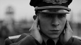 法国电影 洞在线观看,探寻人性深渊的法国电影深度解析  第2张